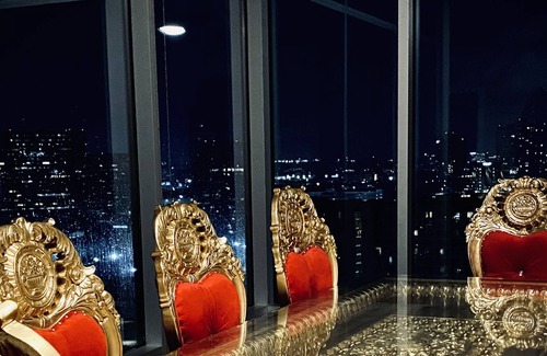 Uptown Apartment | Royal and romantic skyrise in the Galleria Houston area