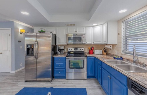 Gulfport Apartment | Royal Blue Downtown-Gulfport-CooledPool