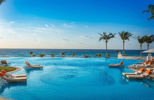 Zona Hotelera Apartment | Royal Deluxe Suites with Ocean View, Parial Ocean View or Lagoon Views.