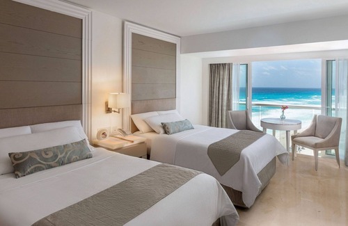 Zona Hotelera Apartment | Royal Deluxe Suites with Ocean View, Parial Ocean View or Lagoon Views.