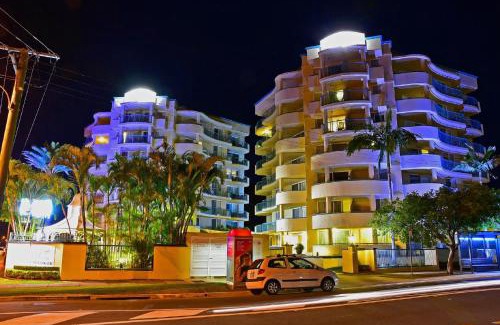 Biggera Waters Apartment | Royal Pacific Resort