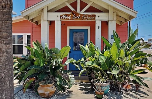 Port Aransas House | Royal Palm | Pet Friendly, Pool Access