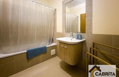 Canada Apartment | Royal Pool T2 by YHA