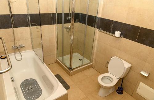 Point E Apartment | Royal room in a spacious apartment