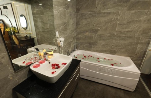 Ha Dong Hotel | Royal Văn Phú Hotel