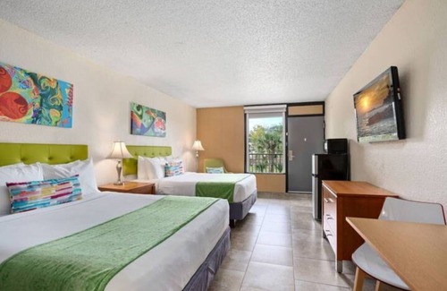 Historic Downtown Kissimmee Hotel | Royal Wonderful Deluxe Apartment with 2 Queen Beds