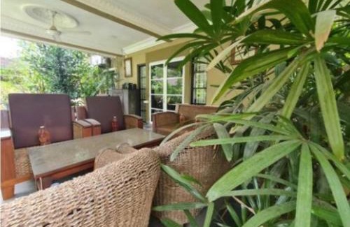 Laman Dahlia House | Ruai Bengkulen, Laman Kekwa