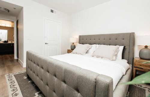 Miracle Mile Apartment | Ruby 2 BR apt in MiracleMile