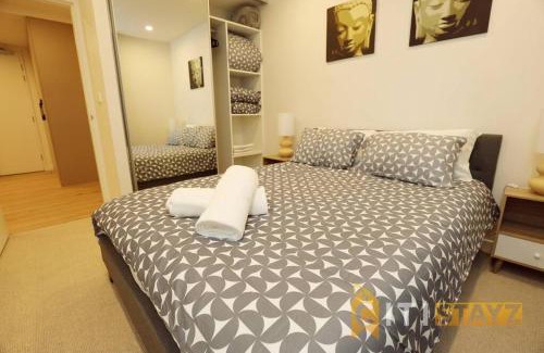 Phillip Apartment | Ruby Red, 1Bd 1Bth Apt - Woden CBD