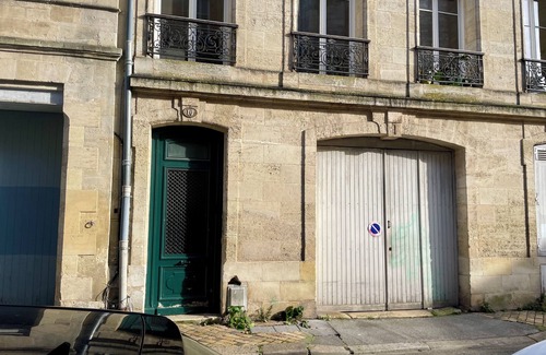 Saint-Michel Apartment | Rue du Cloître : Apt XVIII historic center for up to 7 people