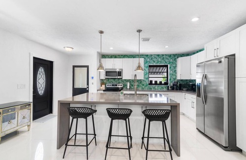 Old Northwood House | Runaway Hideaway WPB - Heated Pool home near Downtown and Palm Beach Island
