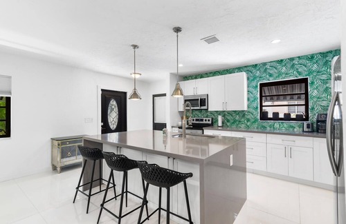 Old Northwood House | Runaway Hideaway WPB - Heated Pool home near Downtown and Palm Beach Island