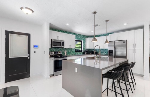 Old Northwood House | Runaway Hideaway WPB - Heated Pool home near Downtown and Palm Beach Island