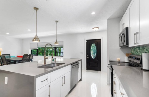 Old Northwood House | Runaway Hideaway WPB - Heated Pool home near Downtown and Palm Beach Island