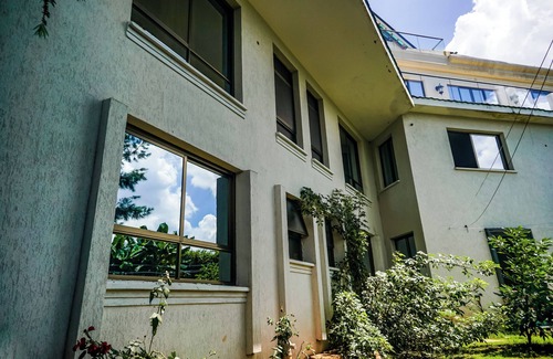 Nairobi House | Runda Spacious 7-bedroom townhome in welcoming Nairobi's best estate