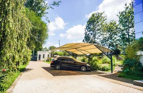 Nairobi House | Runda Spacious 7-bedroom townhome in welcoming Nairobi's best estate