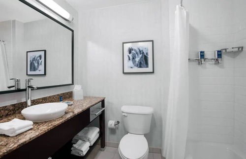 Dania Beach Hotel | Runway to Relaxation: Pool, FREE Airport Shuttle. Close to Hollywood Beach