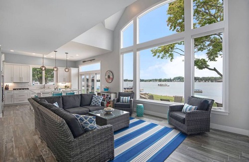 Fenton House | Runyan Lake House/4 Private Suites - Sleeps 13