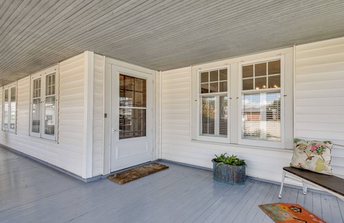 Biggsville House | Rural Biggsville Vacation Rental w/Porch