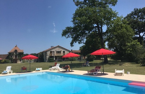 Verteillac House | Rural converted farmhouse with heated pool and tennis court near popular village