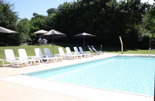 Asnieres sur Vegre Cottage | Rural gîte with Pool, WIFI, 3 Bedrooms 2 BA