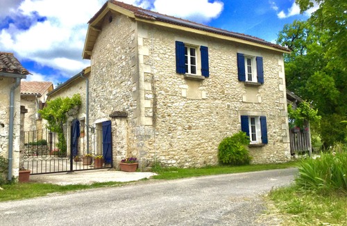 Parranquet House | Rural gite with pool and lake views