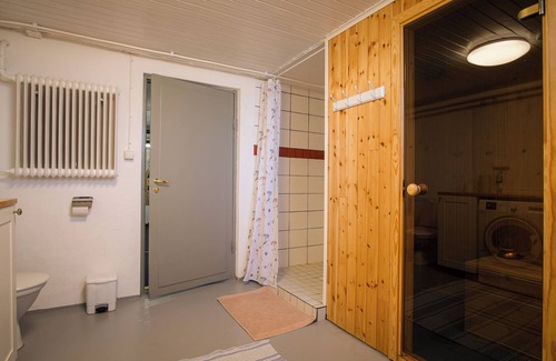 Motala Bed & Breakfast | Rural guest room near town with fast free Wifi. Pets allowed!