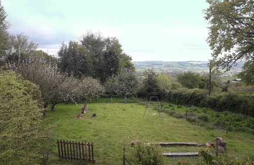 Honiton Cottage | Rural Holiday Cottage with Wonderful Countryside Views on Friendly Smallholding.