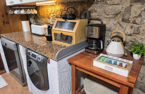 Sant Guim de la Plana House | Rural House 'La Rectoria De Vicfred' with Mountain Views, Wi-Fi and Air Conditioning