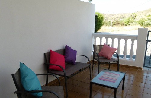 Los Alias Cottage | Rural Retreat with stunning mountain views, only 25 minutes from the beach.