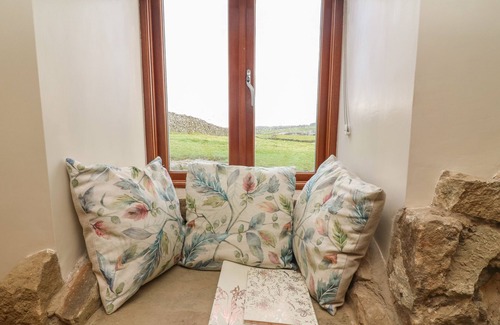 Settle Cottage | RUSHTON BARN, pet friendly, with open fire in Settle