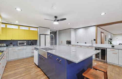 McKinney House | Russwood Acres Estate ft Gym, Cinema, Pool Table