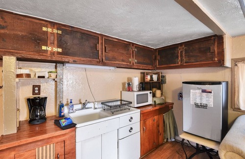 Parks Cabin | Rustic Adventure w/Historic Log Cabin /Forest Views /20 minutes from