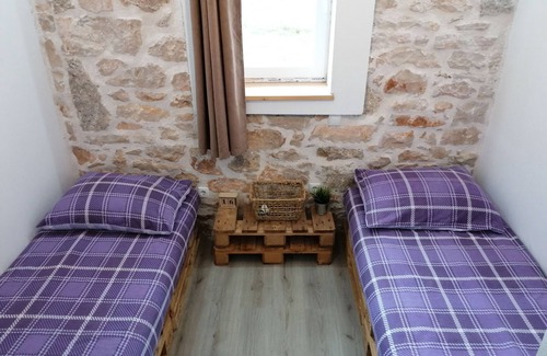 Drnis Apartment | Rustic apartment in rural village near Krka park