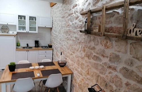Drnis Apartment | Rustic apartment in rural village near Krka park