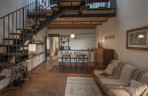 Laterina Apartment | Rustic apartment in the center of Tuscany with pool, wi-fi and on-site dining