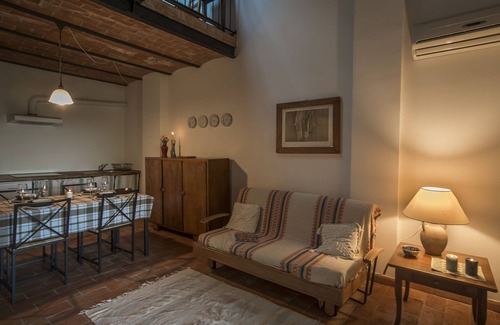 Laterina Apartment | Rustic apartment in the center of Tuscany with pool, wi-fi and on-site dining