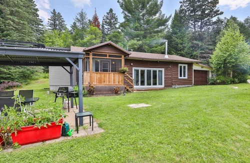 Saint-Alphonse-Rodriguez Ski Chalet | Rustic wooden chalet | Lake | Fireplace | Nature