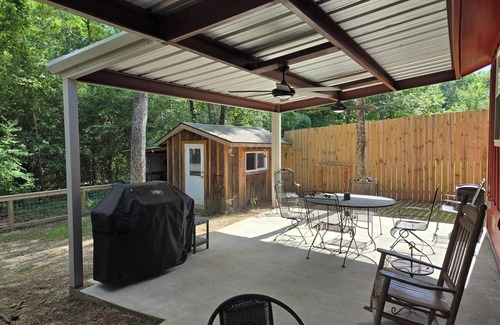Broaddus Cabin | Rustic Cabin 300 Yards from Free Boat Launch & Swimming Area