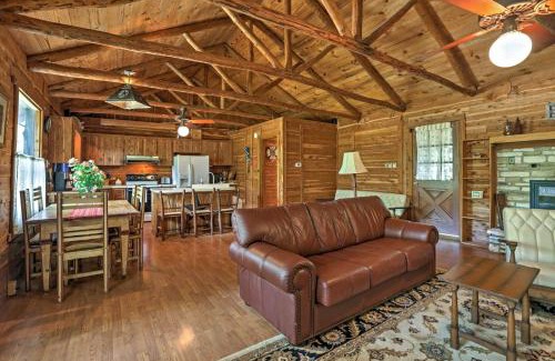 Canyon Lake House | Rustic Canyon Lake Cabins with Hot Tub on about 3 Acres