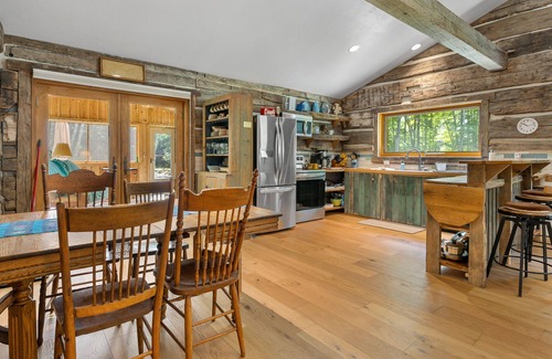 Fish Creek Cabin | Rustic charm in a newly constructed Log Cabin! Best of both worlds!