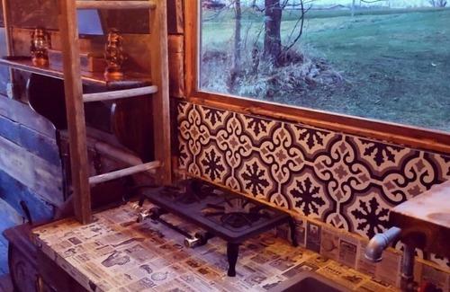 Jonesville Cabin | Rustic Container Cabin on Beautiful Farm - Near Ark & Bourbon Trail