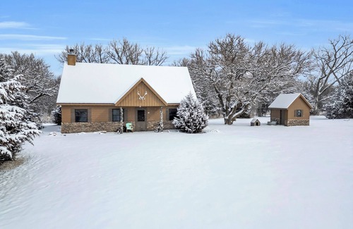 Kearney House | Rustic Cottage Retreat