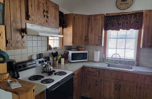 Frankford Cabin | Rustic country log cabin at Culver Lake.
