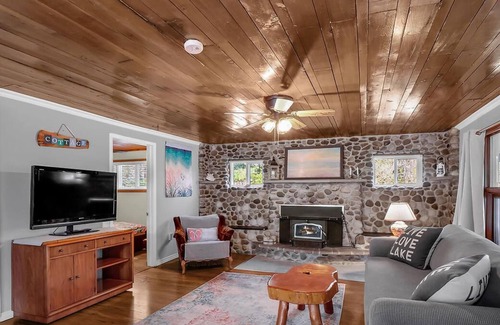 Port Franks Cottage | Rustic & Cozy Cottage - Just a 4 Min. Drive to the Beach!