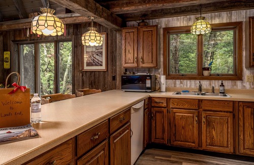 Rowleys Bay Cabin | Rustic, cozy log home vacation retreat near Sister Bay.