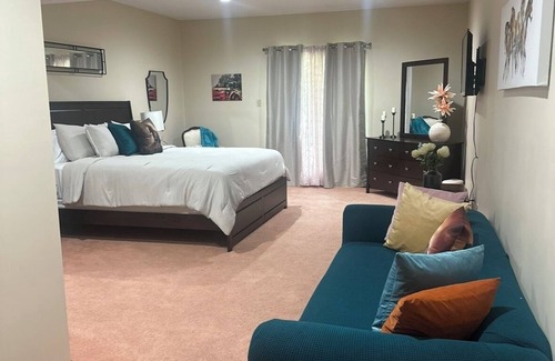 Middletown Bed & Breakfast | Rustic Elegance Meets Outdoor Charm - 2 bedroom Middletown