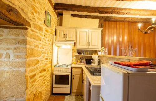Marcillac-Saint-Quentin Cottage | Rustic house with garden and children's area, near Sarlat