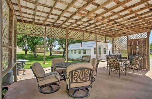 Custer County House | Rustic Home w/Patio, 1 Mi to Sunset Beach!
