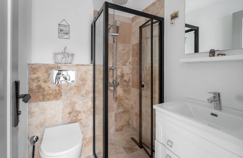 Ayvalik City Center Villa | Rustic House with View, Balcony in Ayvalik